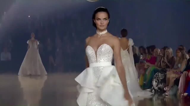 Pronovias婚纱时装2023年春季巴塞罗那新娘婚纱时装秀(2)