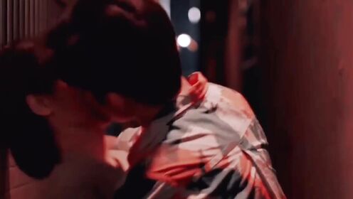 这么带感的吻戏！嘴都亲破皮了，太撩了，真是越刺激越有趣！