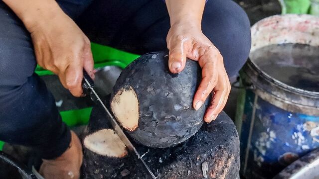 泰式烤椰子:一种令人垂涎的美食体验!现场直播制作过程