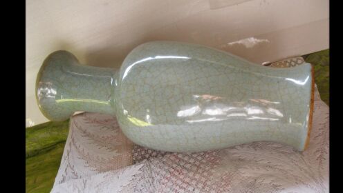 189。北宋汝官窑覌音瓶，宝光四溢，显示官窑瓷器玉为坭的效果。