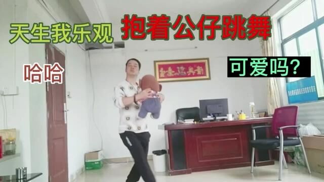 #舞台无处不在跟着节奏嗨起来 “与公仔共舞”可爱吗?