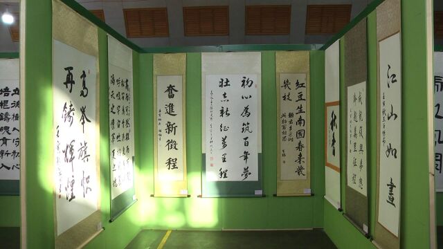 铝基地教育中心校举办迎元旦师生书画展