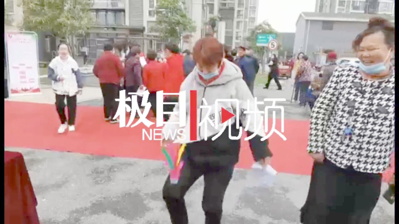 【视频】社区举办居民趣味运动会,增进邻里情