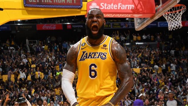 詹姆斯一战狂刷五大神迹！20+20打脸狄龙！知名詹黑罕见夸赞：历史最佳突破手