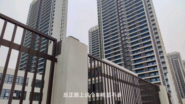 青岛上合示范区,空房子遍地.很多人相信这里未来能崛起