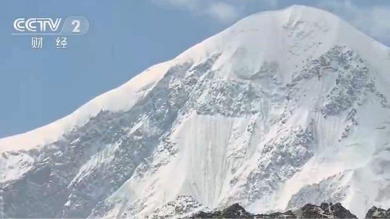 中国旅游日,新疆:直升机飞越昆仑,鸟瞰壮美山河