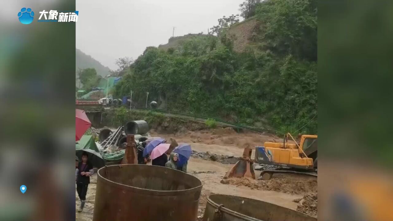 暴雨致陕西安康部分路段发生山体滑坡!应急管理局:暂未接到人员伤亡报告正统计灾情