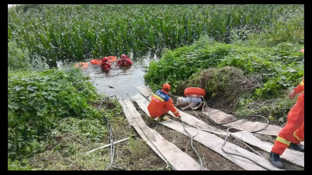 科学有序安全处置榆树市拉林河流域防汛险情,全面做好排涝作业.