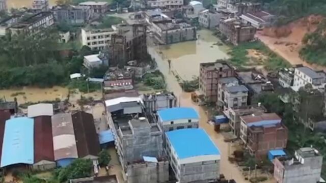 广西博白发生暴雨累计雨量400毫米,致南流江河水上涨,部分村庄被淹