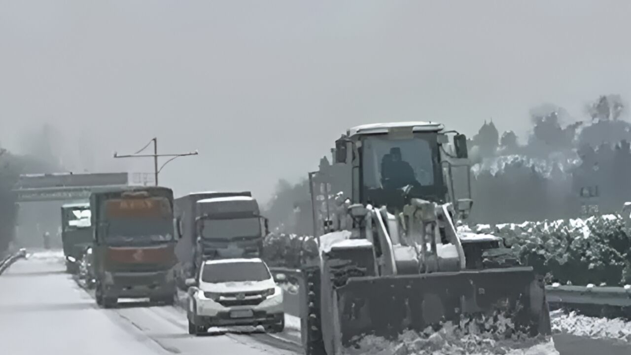 车主暴雪被困高速十余小时?湖北省交通厅回应