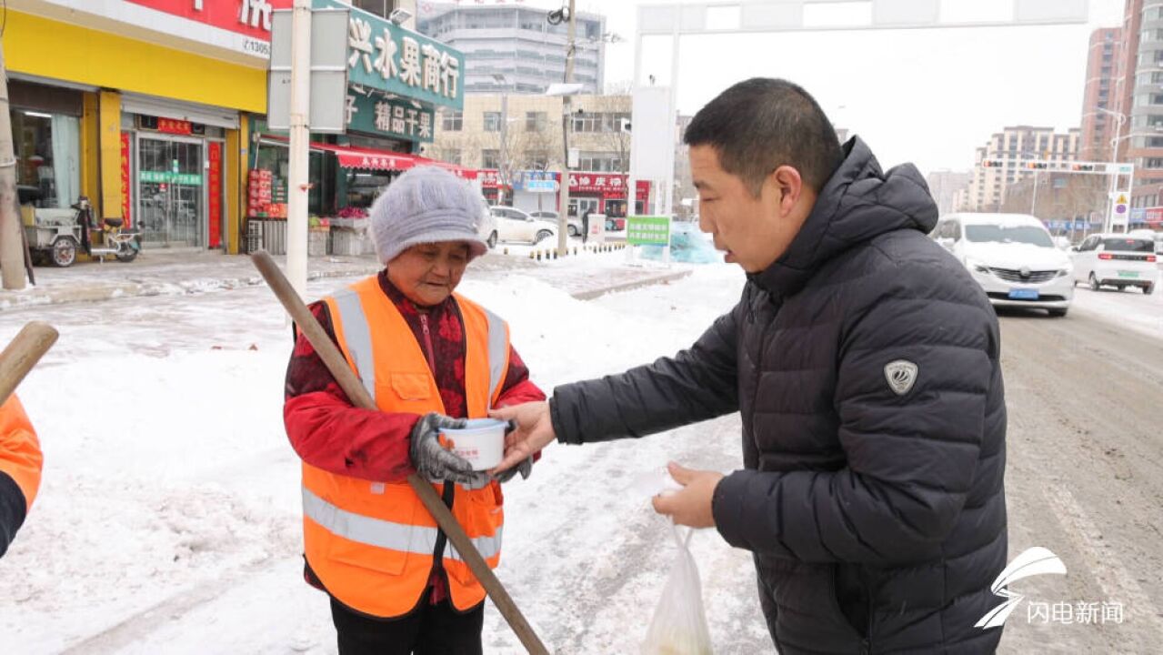 夏津:雪后爱心企业免费送餐一线工作人员 传递温暖感人心