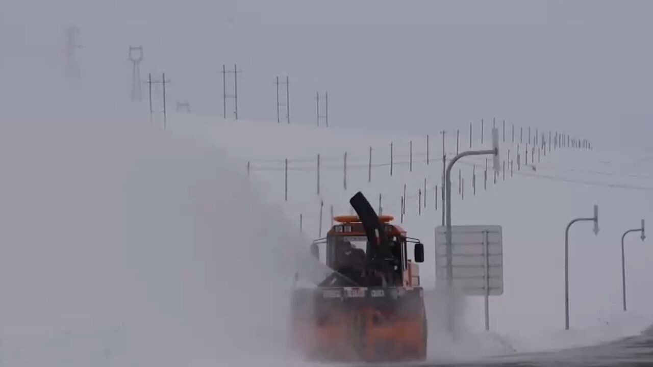 新疆:阿勒泰地区喀纳斯景区禾木村降雪达暴雪级