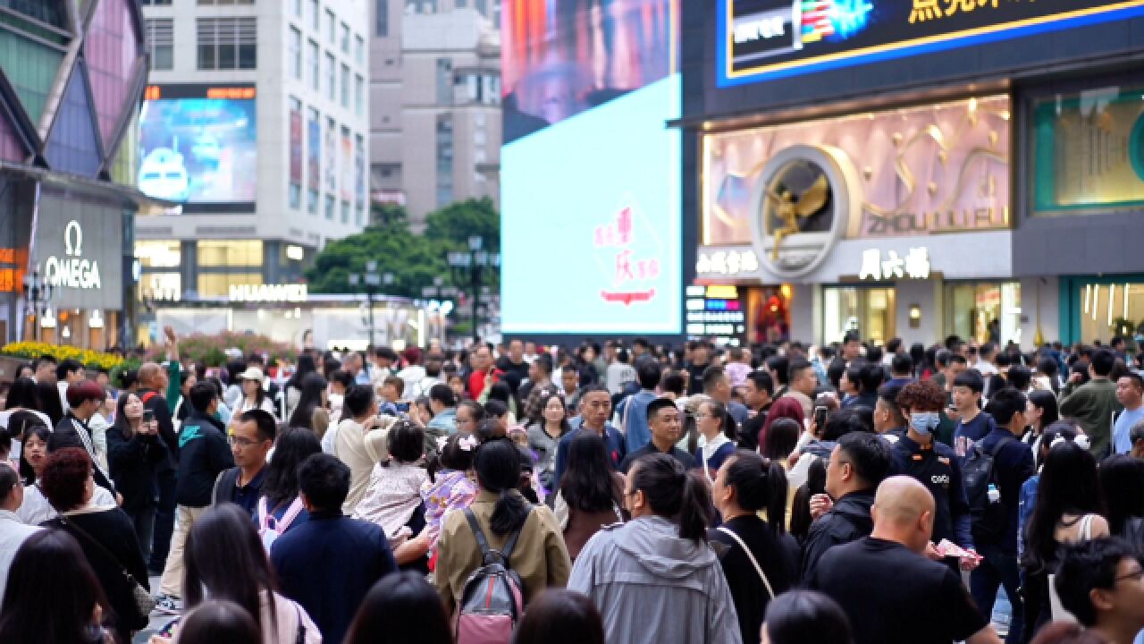 重庆五一火不火?来看看各大景区的游客就知道了,真是不可思议