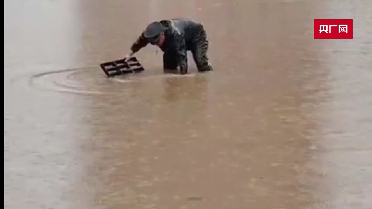 暴雨持续 这群人奋战在一线!