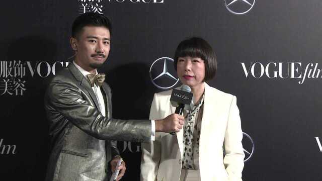 VOGUE主编张宇干练开场 希望把时装赋予讲故事的能力