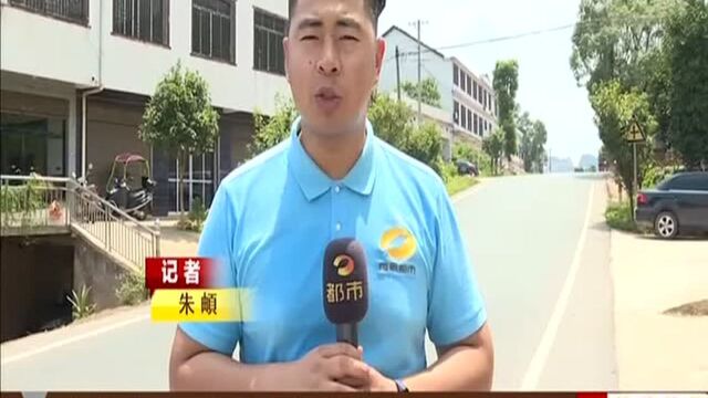 长沙一客车驾驶员行驶中发病猝亡:路边上演惊险一幕 客车滑向路边撞树逼停