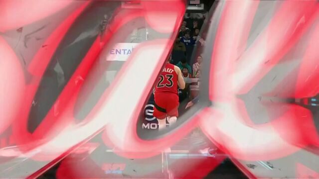 范弗利特抢断反击送出高抛 阿丘瓦心领神会空接暴扣