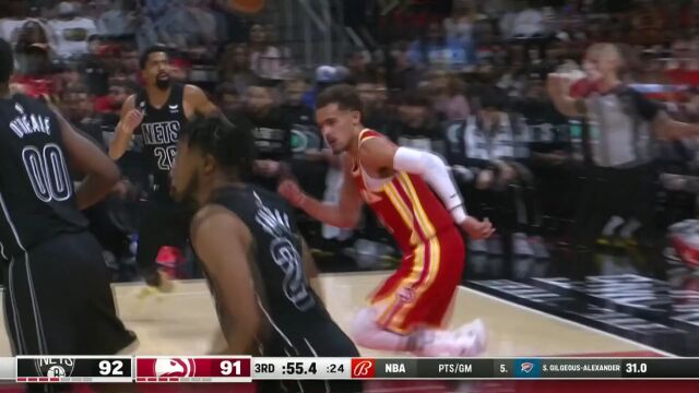 如秋风一样扫入禁区！特雷杨勇闯龙潭飞身上篮