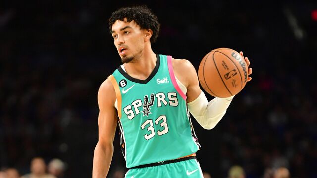 琼斯vs勇士集锦 11中7贡献21分5助攻高效输出难救主