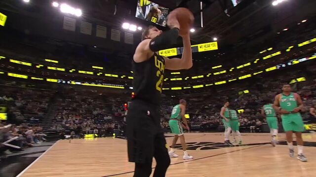 马刺102-118爵士 马尔卡宁27分送马刺16连败