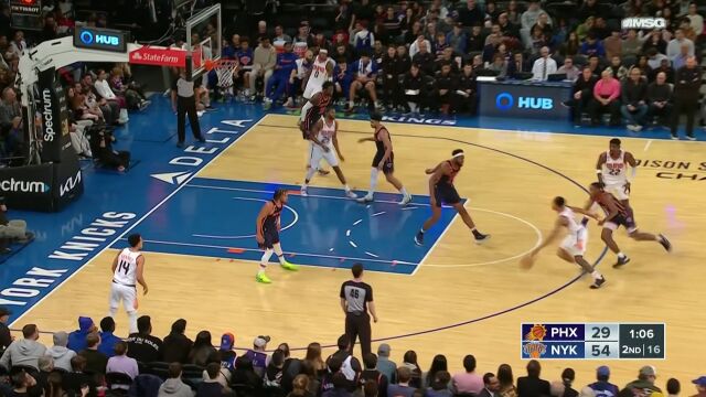 如入无人之境 艾顿突破过人挂筐暴扣