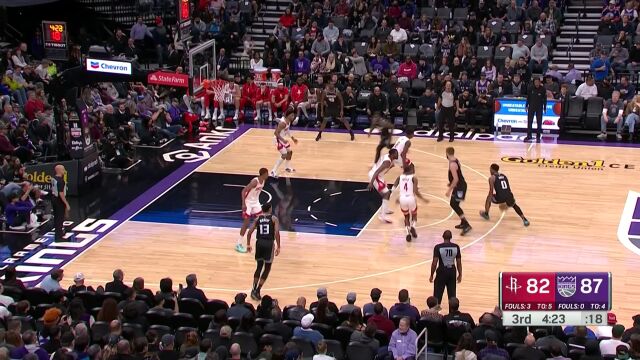 泰特鬼手抢断推反击 小贾巴里史密斯接球飞身隔扣默里