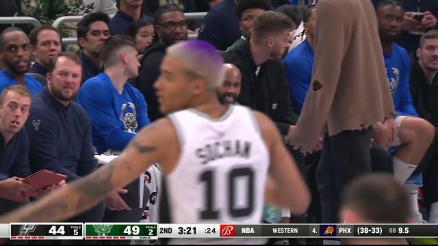 NBA常规赛：马刺vs雄鹿第2节英文原声回放