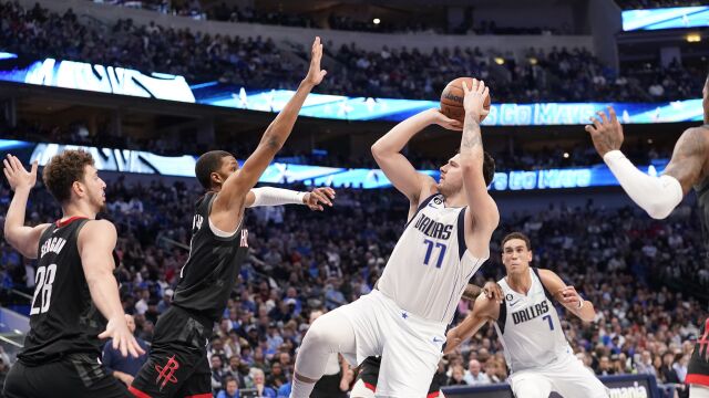 东契奇vs火箭集锦 35+12+13再下三双剑指月最佳