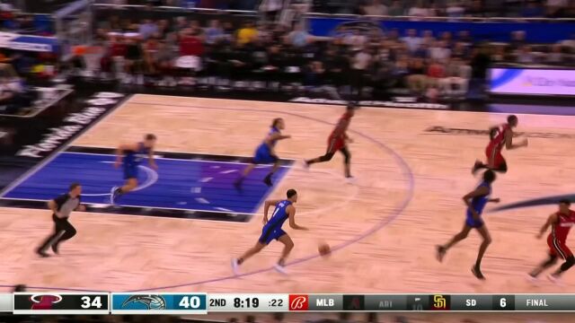 双人配合击破防线 奥迪连线巴特勒反击快攻得手