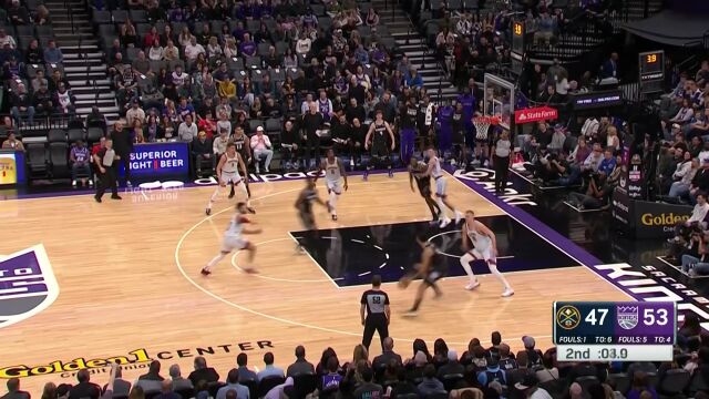 流畅配合打穿防线 莱尔斯击地连线巴恩斯双臂扣篮