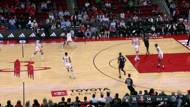 压哨！布里奇斯抬手三分哨响球进