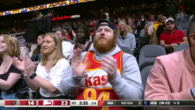 我的地盘我做主！特雷杨四分卫长传助攻约翰逊滑翔暴扣