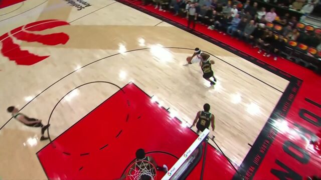 在篮下的范围内为所欲为 阿丘瓦上篮离谱科洛科完成补扣