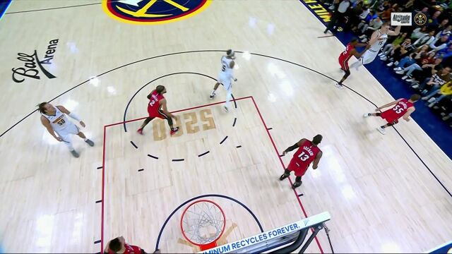 默契配合凿穿禁区 约基奇助飞戈登空接暴扣