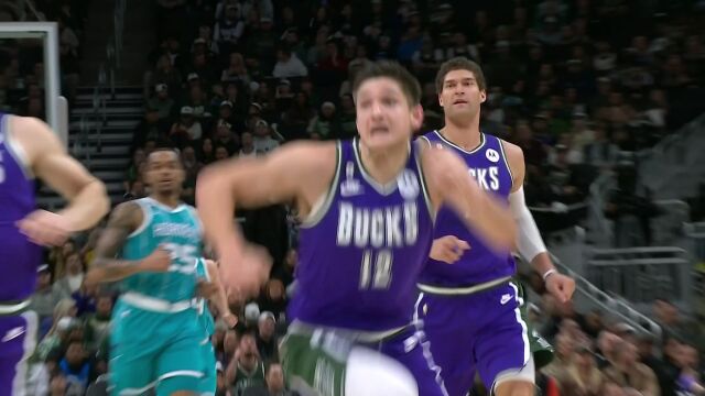 麦克丹尼尔斯一马当先篮下跳投 球场恶汉艾伦巴掌呼脸送加罚