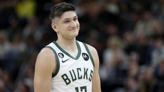 11-0全方位碾压开局！大洛送三封盖 阿伦四中四连轰11分