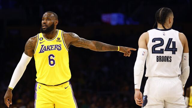 灰熊vs湖人精华纯享 詹姆斯22+20屡进关键球拿到系列赛赛点