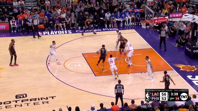 得分手拿把攥！布克人缝闪转腾挪极限后仰跳投稳稳命中