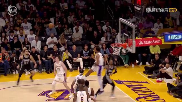 领先30分仍超高级别防守！一回合内布朗浓眉送连帽里夫斯破坏传球