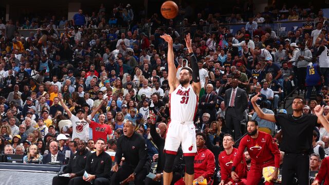 总会把那该死的球投进！继G1十中零后斯特鲁斯G2首节飚中四记三分