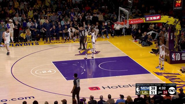 浓眉下腹再遭打击 贝恩铁肘小浓眉直接倒地不起