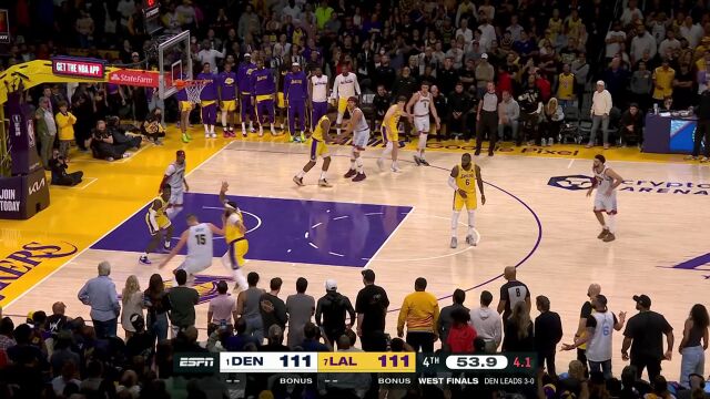 你永远可以相信这个男人！约基奇推土机式进攻命中关键球