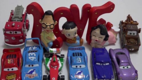 大头儿子过生日小头爸爸和围裙妈妈还有爱探险的朵拉送小汽车礼物