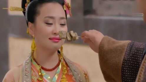 丈夫成日喂媳妇吃鲍鱼，惹得媳妇出来外面偷吃臭豆腐