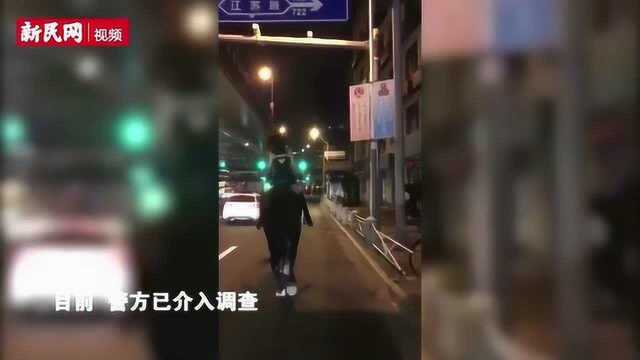 上海吊带衫女子深夜骑马逛主干道 警方已介入调查