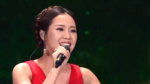 云朵又出新作,一曲《天上的云儿》好像置身于大草原一般,超好听