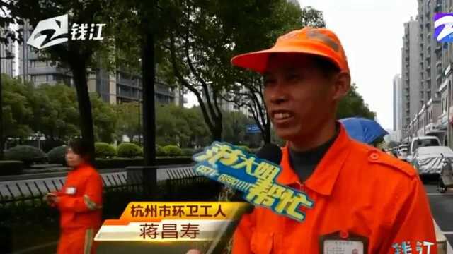 环卫工人关爱行动:爱心企业赠送电动车