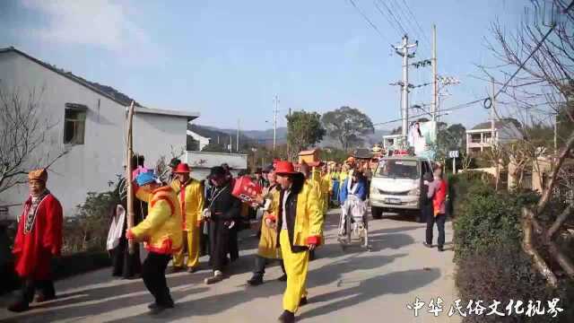 浙江温州陈十四娘民俗巡游活动,女性要身穿不同的衣服