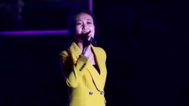 闫丽丽演唱经典歌曲《黄河源头》,唱的真不错,歌声嘹亮回味悠长