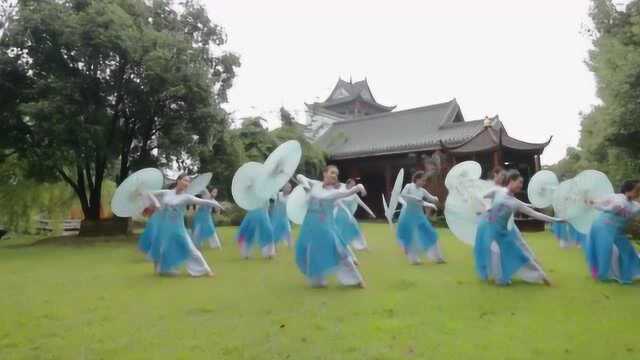 古典舞:《芙蓉雨》烟雨朦胧中,江南女子尽显温柔